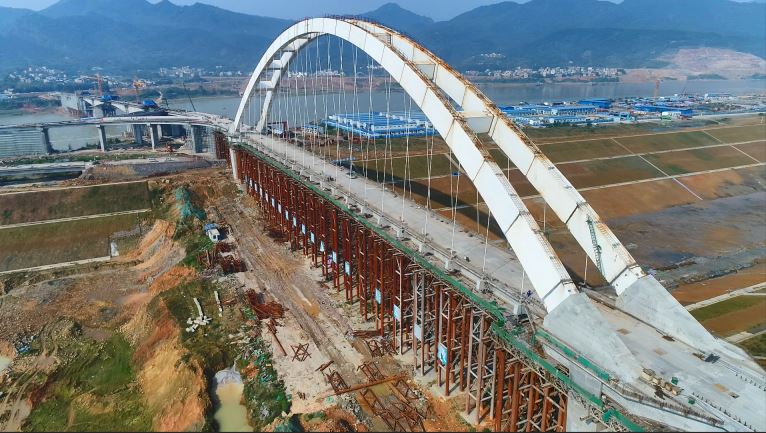 广西大藤峡项目引航道主桥张拉完成